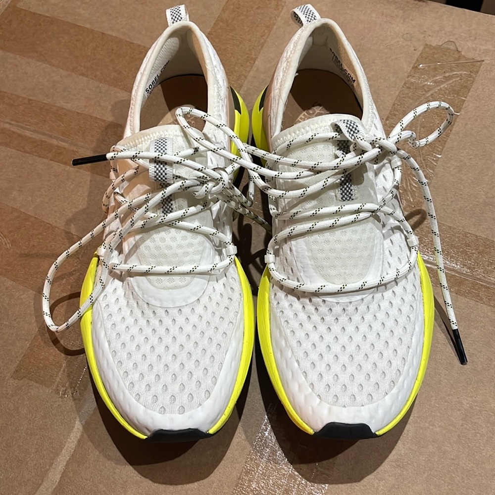 Sz 6.5 100% authentic comes with replacement box